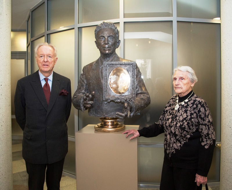 Nikita Lobanov-Rostovsky and Ilya Zilberstein’s widow, Elena with a bust of the professor. Photo provided by the Prince